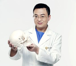 成都罗通贵的项目价格、擅长风格和个人简介是什么？