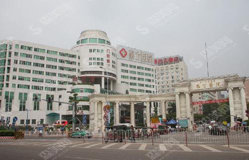 南方医院整形科哪个医生好？自体脂肪隆胸果怎么样？隆胸的术后恢复对比图分享！