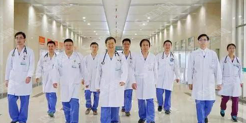 南方医院整形科哪个医生好？自体脂肪隆胸果怎么样？隆胸的术后恢复对比图分享！